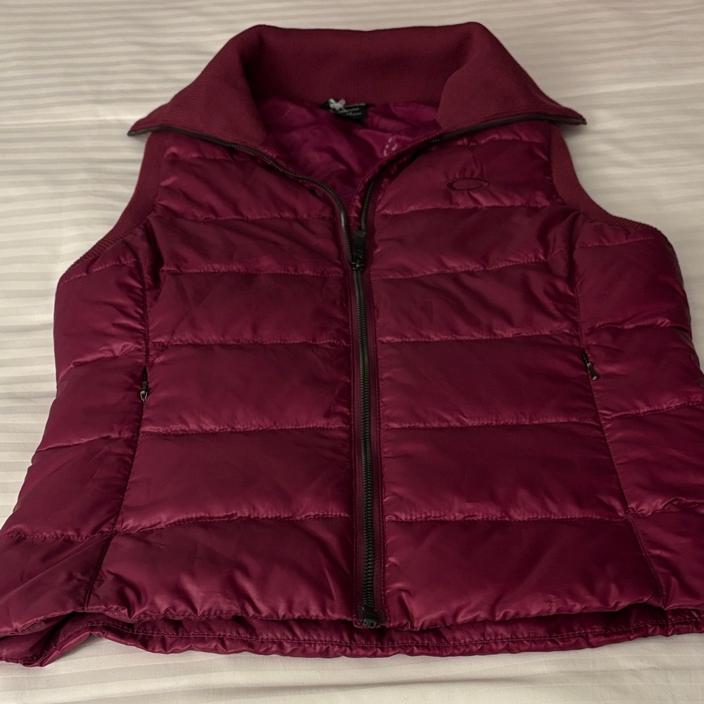 Oakley Women’s Maroon Puffer Vest with Ribbed Collar